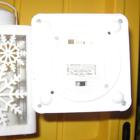 Set of 3 Battery Operated Winter Snowflake Tea Lights New in Open Box - Picture 3 of 3